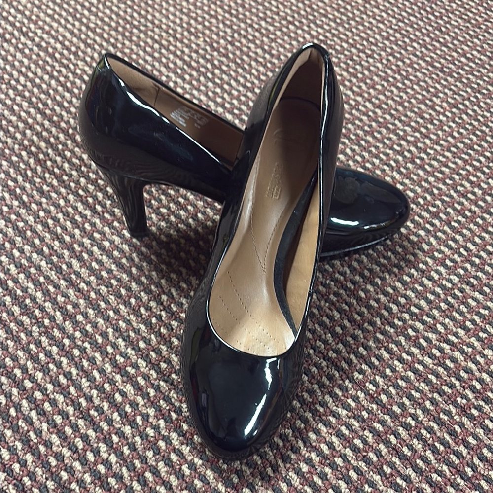 Clarks Black High Heel Pumps Sleek Professional Design